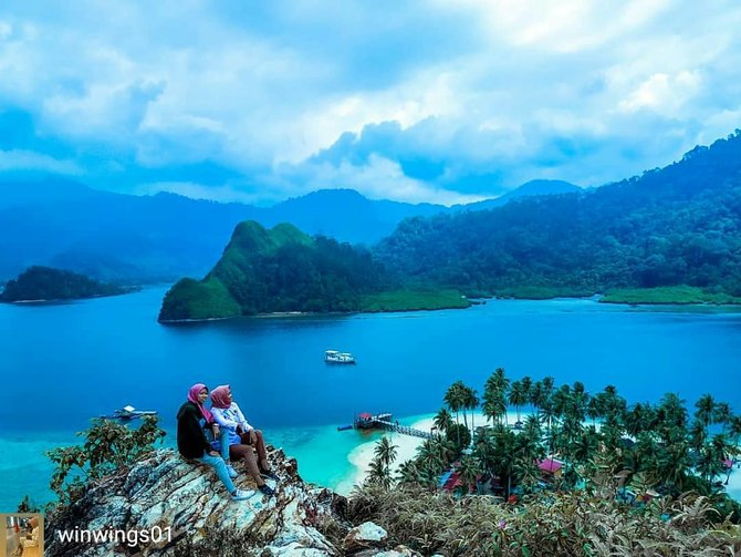 Destinasi Wisata Padang dengan Pemandangan Luar Biasa Pulau Pasumpahan